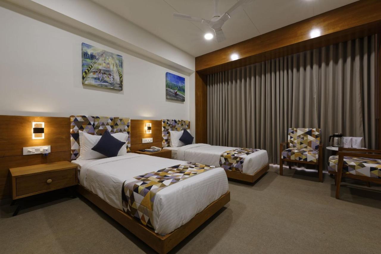 Hotel Flourish International Ahmedabad Exterior photo