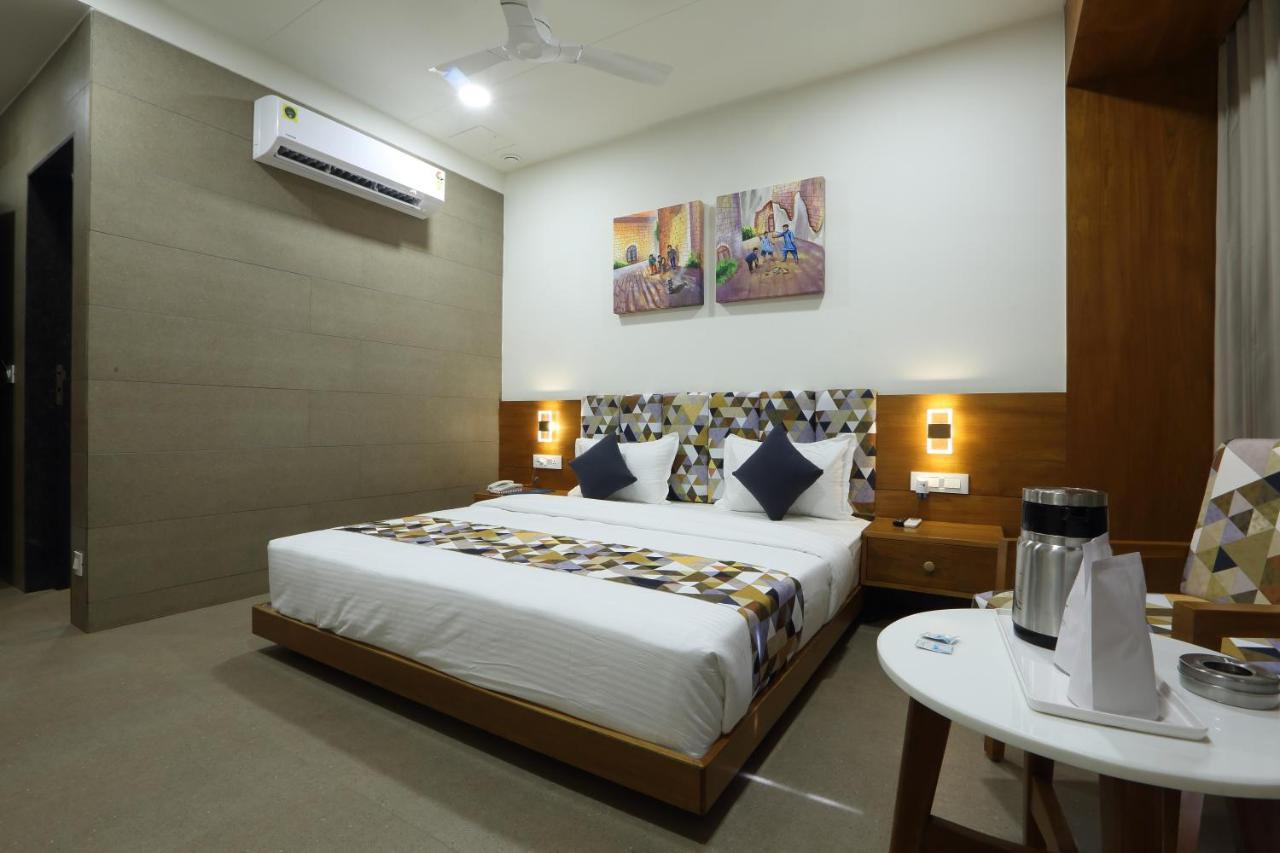 Hotel Flourish International Ahmedabad Exterior photo